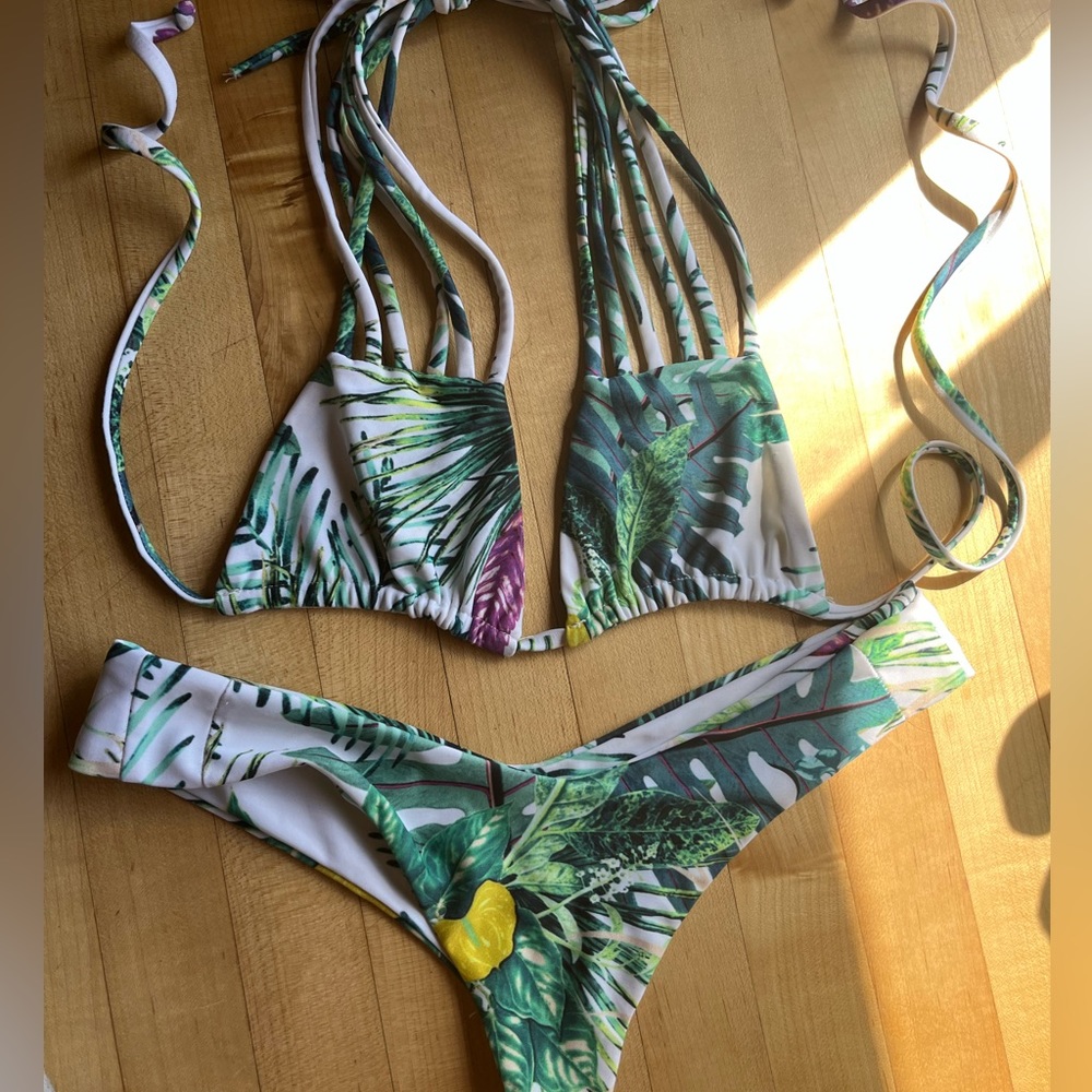 Stone fox swim, bikini, size medium bottom/ large top, multi color